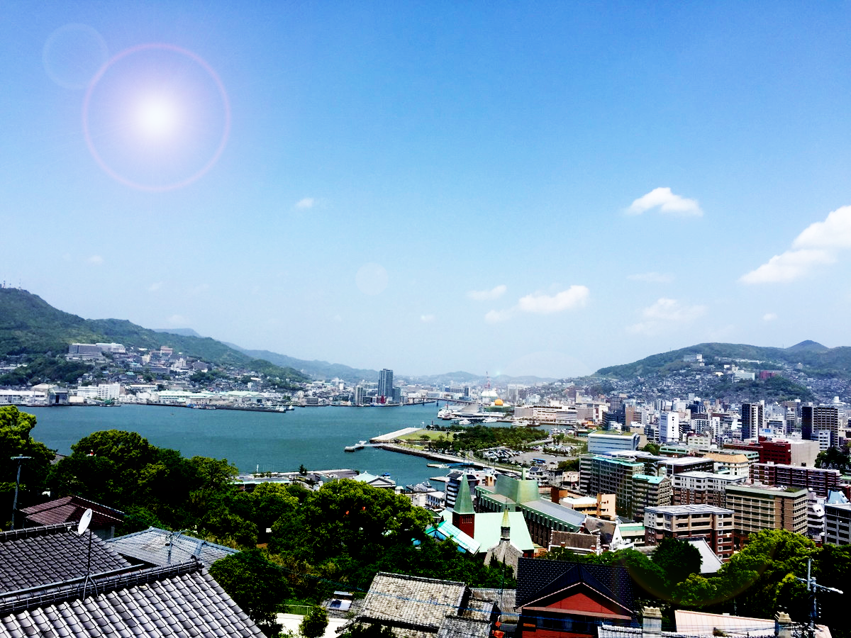 フレアが輝く強い日差し