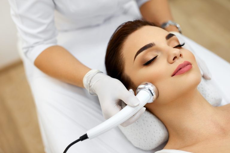 しみやそばかすを改善するための話題の治療方法とは