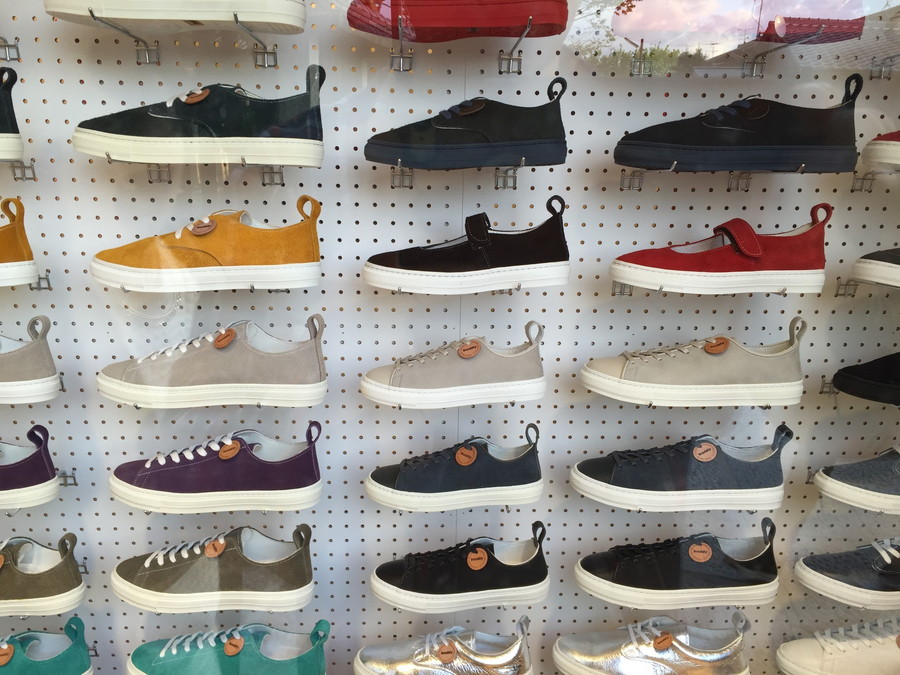 ファッショナブルなスニーカー